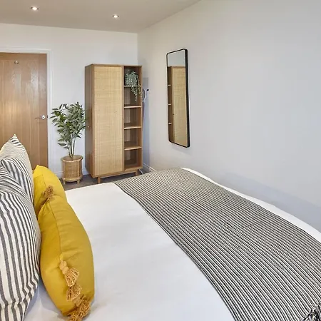 Host & - Sandcastles *